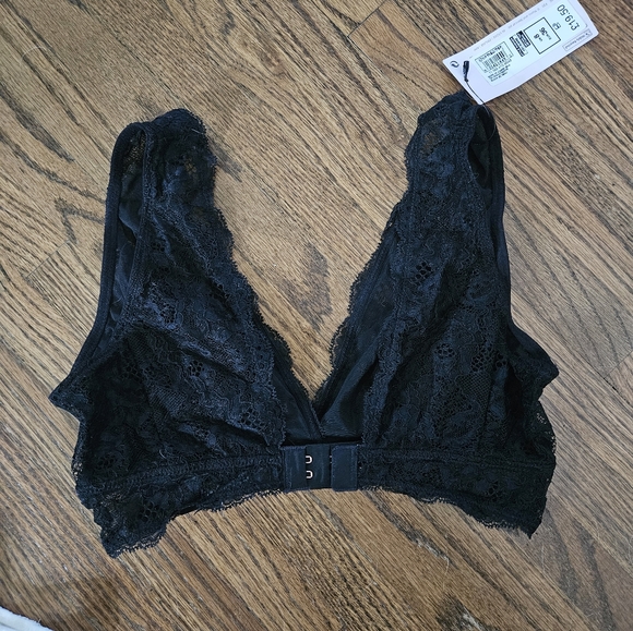 2 lace bralettes - Picture 7 of 8